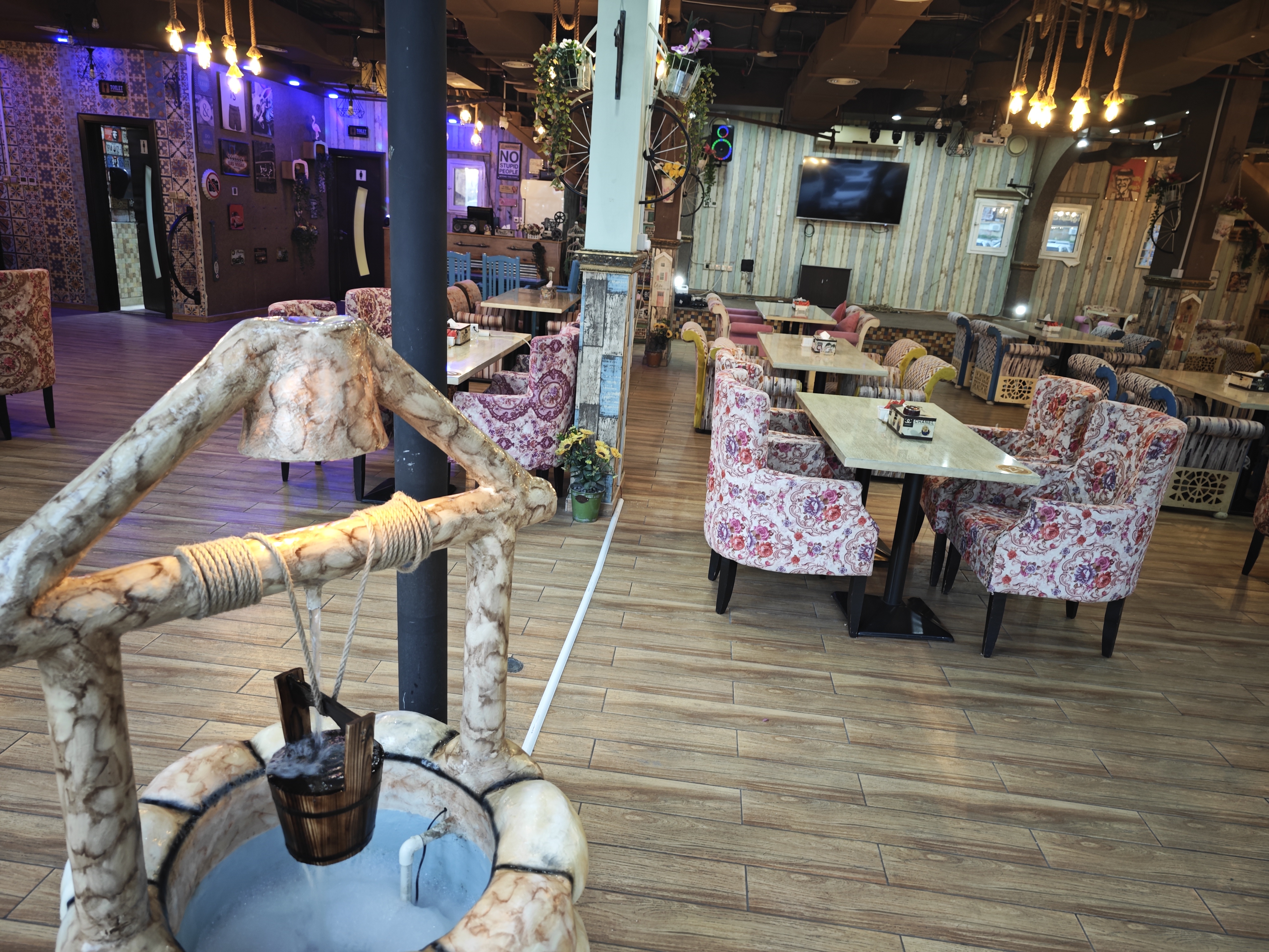 Al Saraya Cafe interior and exterior photo 2